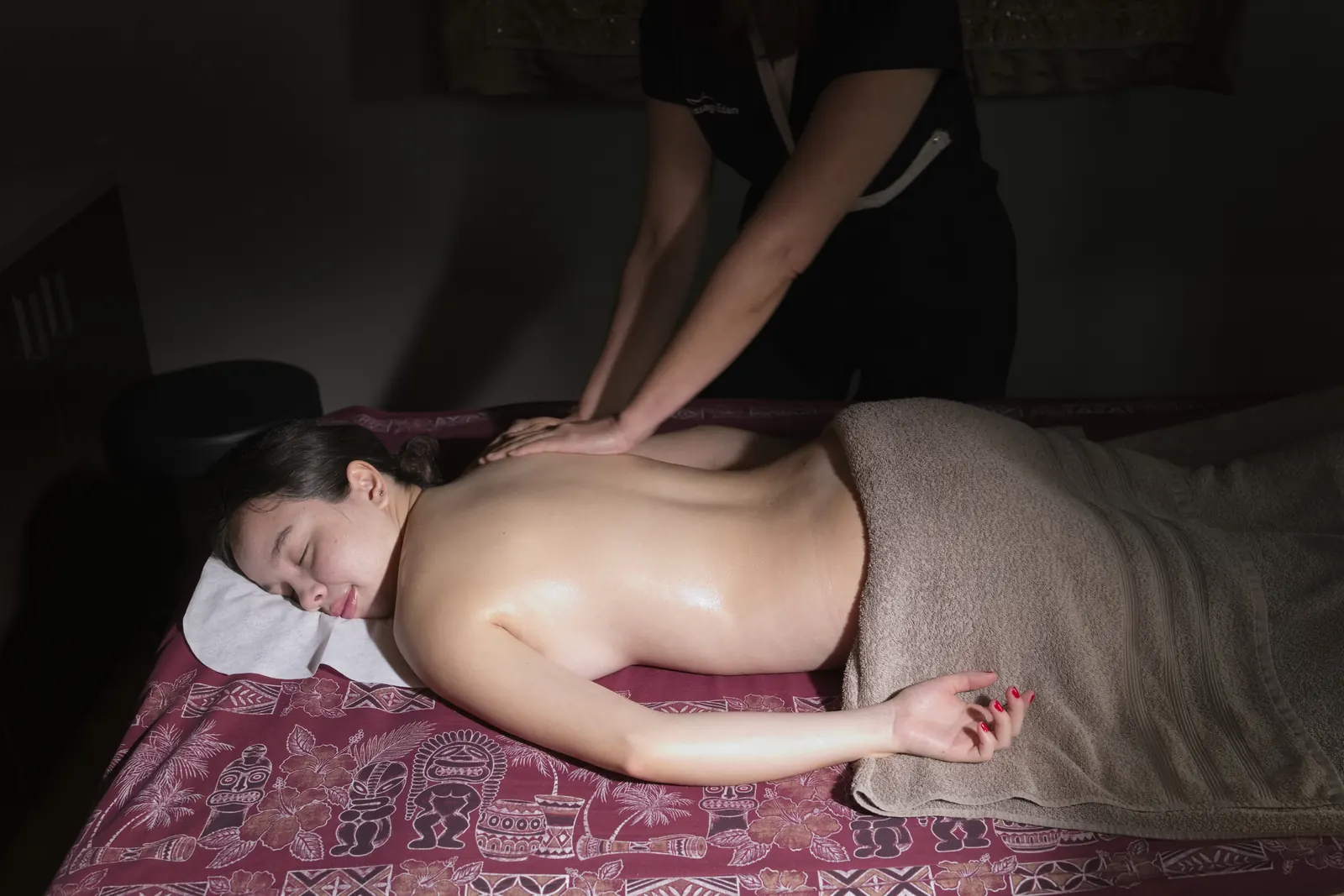 Thai massage pressure point technique on the back, Massage Eden Auckland CBD